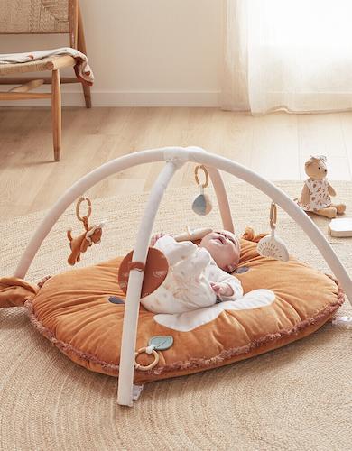 Marque de textile bébé, de puériculture et d'accessoires bébé en vente chez Orchestra.