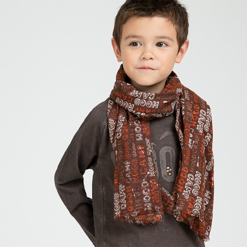 Pañuelo de gasa con texto en contraste all-over 