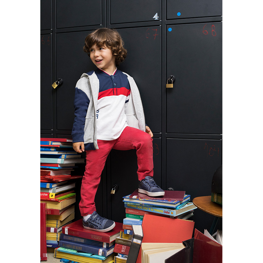 Polo de manga larga de algodón cosido con bandas que contrastan y bolsillo 