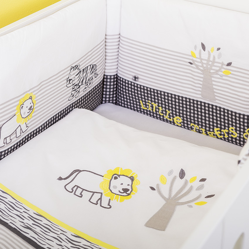 Protector de cuna de materia acolchada con impresos 