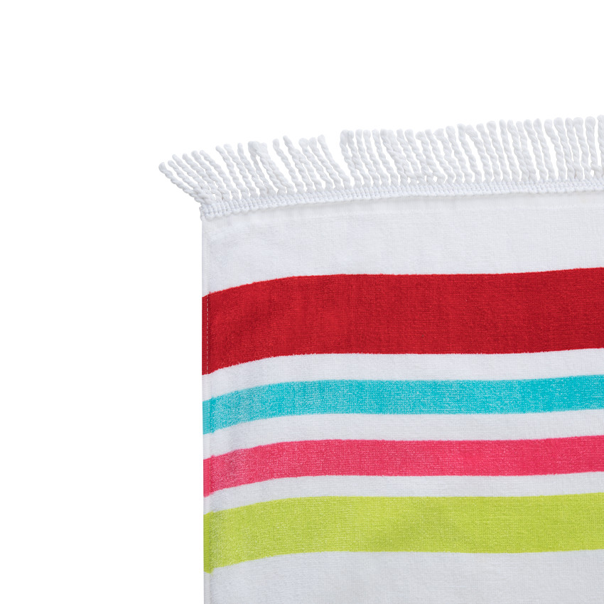Toalla de playa con rayas que contrastan y flecos 