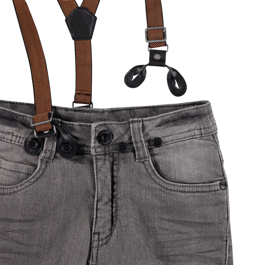 Vaqueros con tirantes y efecto arrugado 