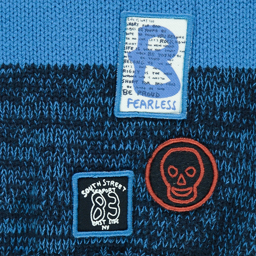 Jersey con bandas en contraste y parches de insignias 