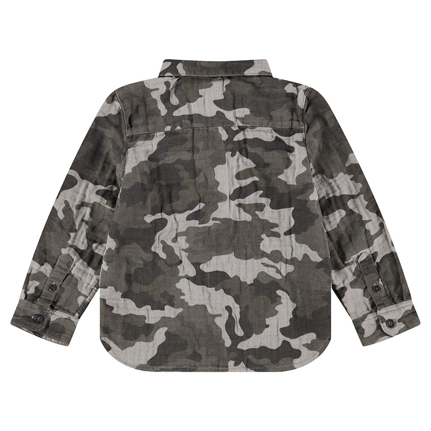 Camisa de manga larga con estampado militar y bolsillo 