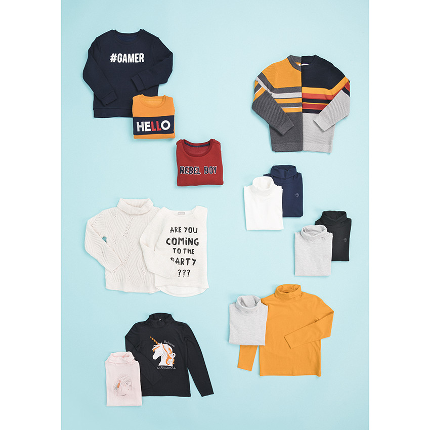 Sudadera de felpa con inscripciones bordadas 