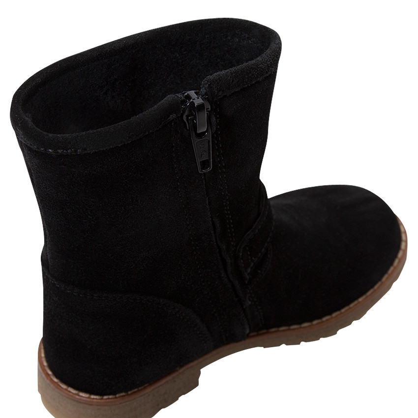 Botines negros de antelina con rosa bordada del 28 al 35 