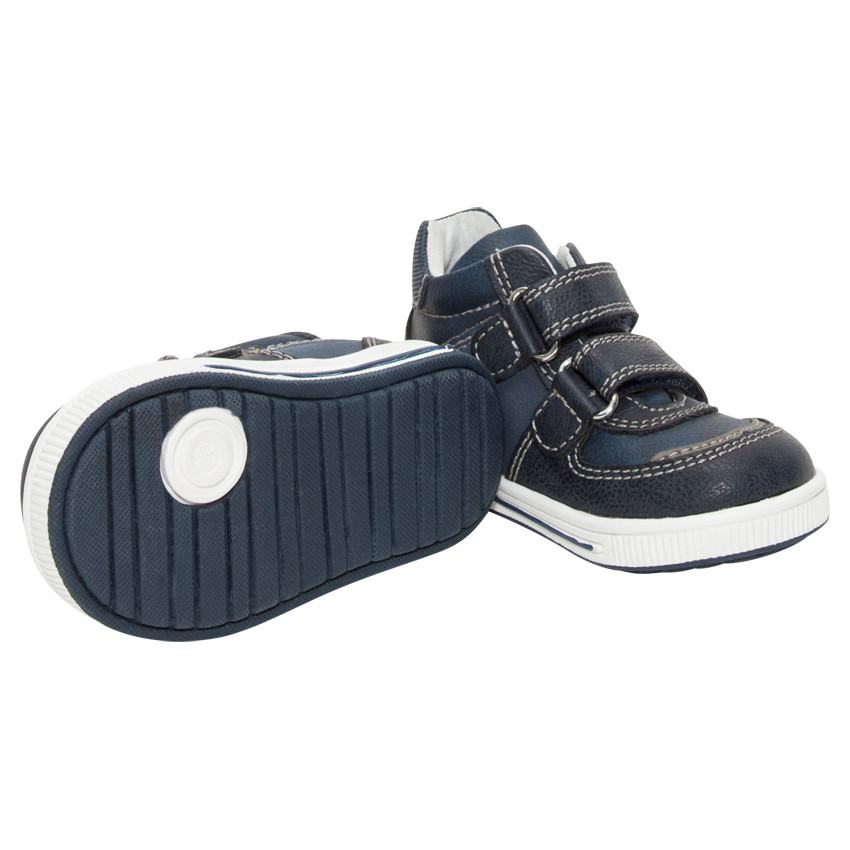 Zapatillas subidas aspecto cuero con velcro 