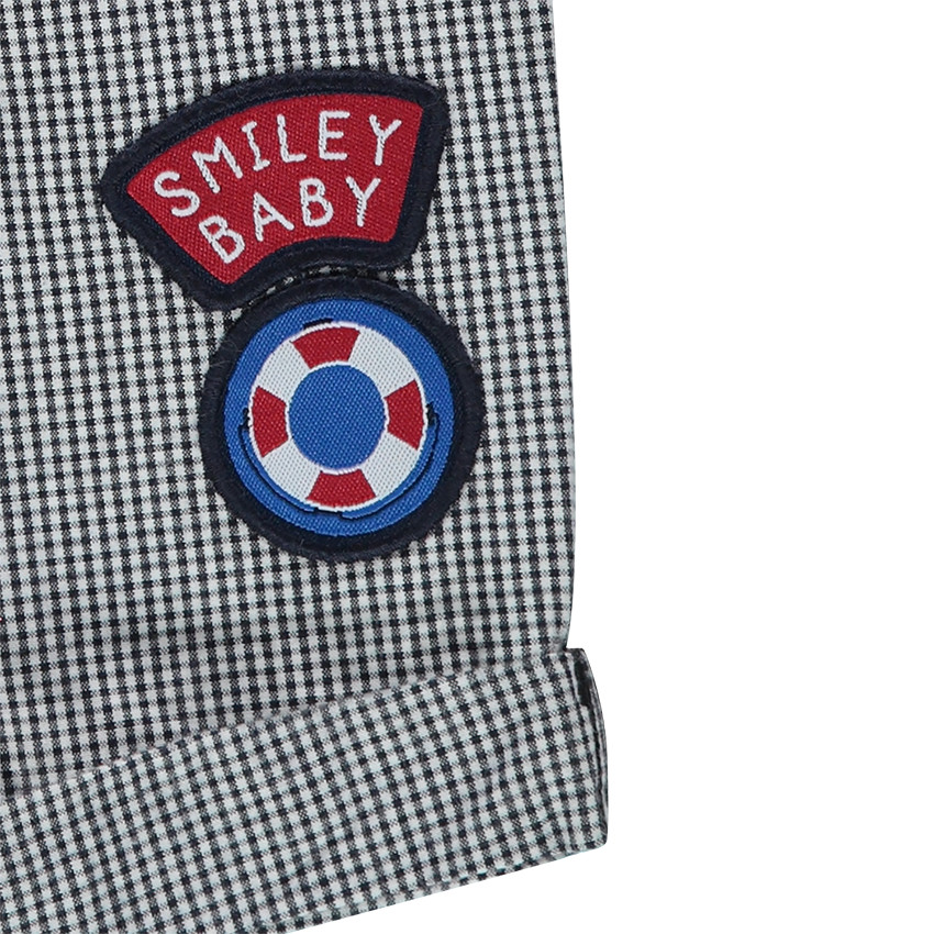 Bermudas con cuadros de vichy y parches ©Smiley  
