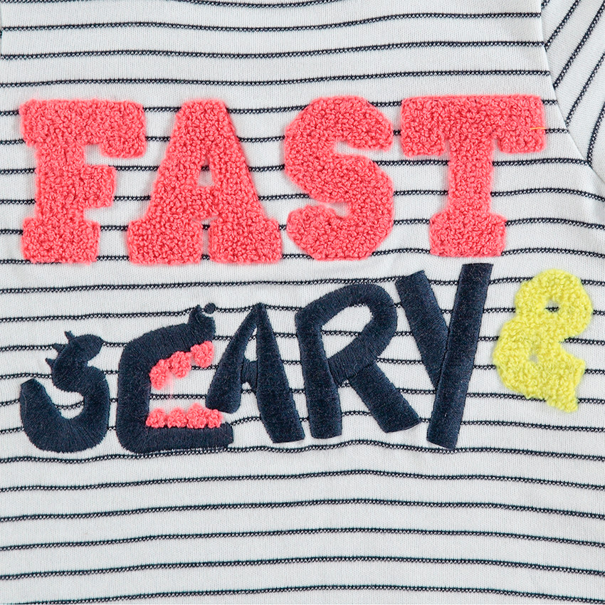 Conjunto con camiseta de rayas y bermuda de felpa con monstruo en la espalda 