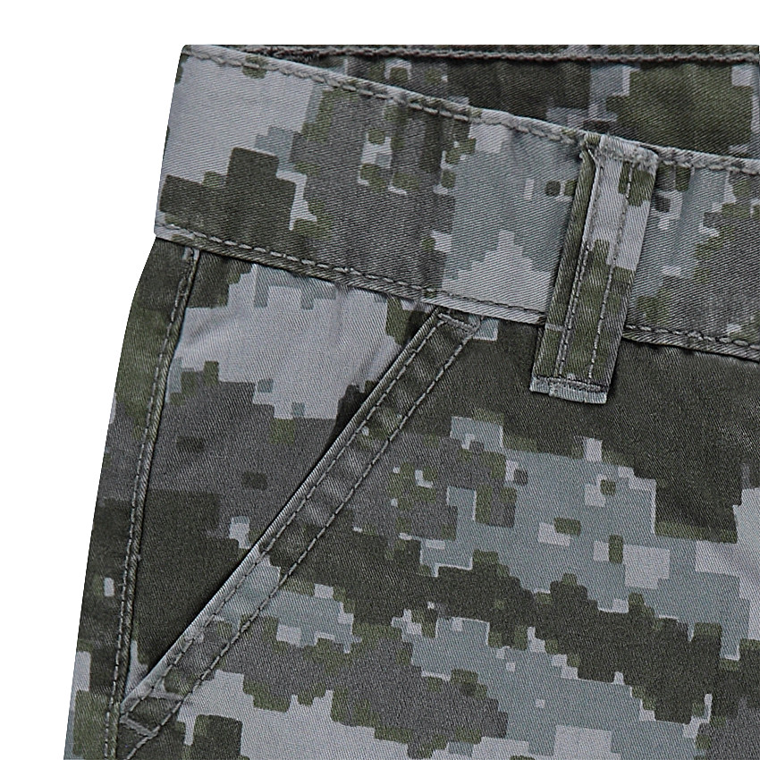 Bermudas de sarga con estampado militar 