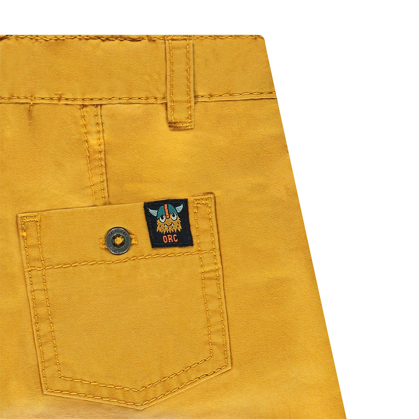 Pantalón de sarga ceñido con forro de punto y bolsillos con cremallera 