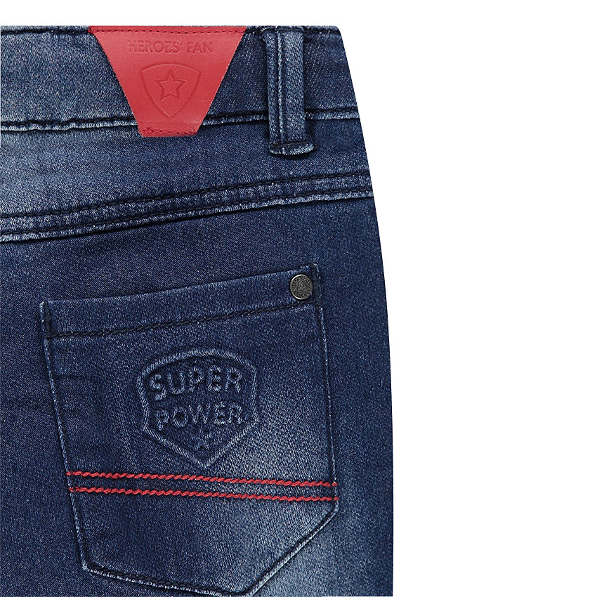 Bermudas imitación vaquero de efecto desgastado, con rotos y detalles  