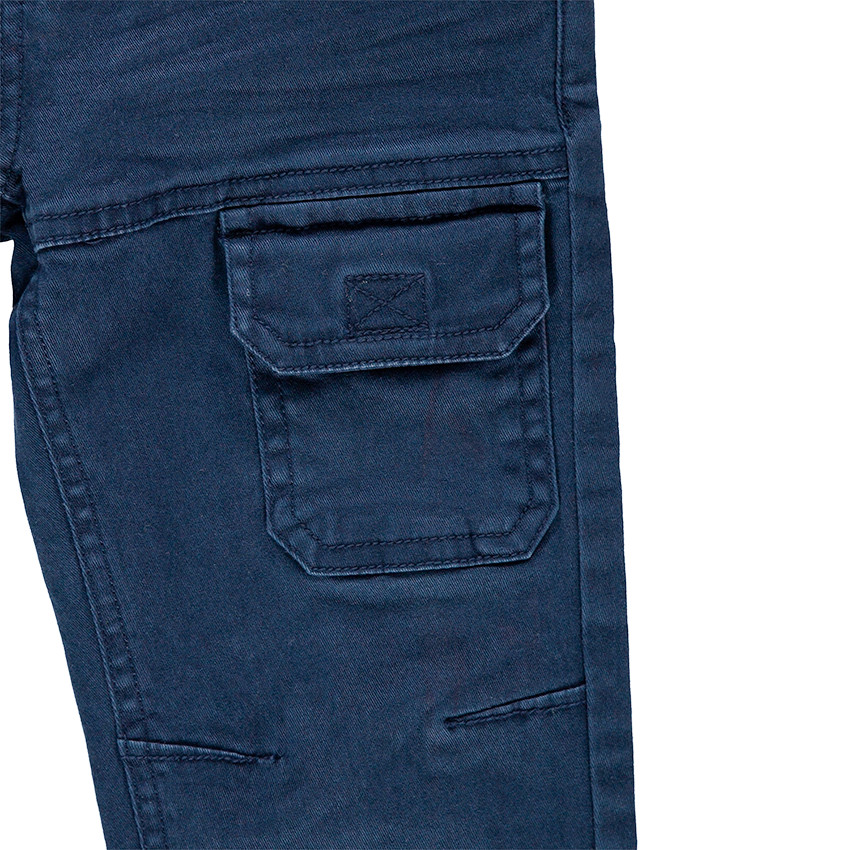Pantalón teñido con bolsillos y tobillos elásticos 