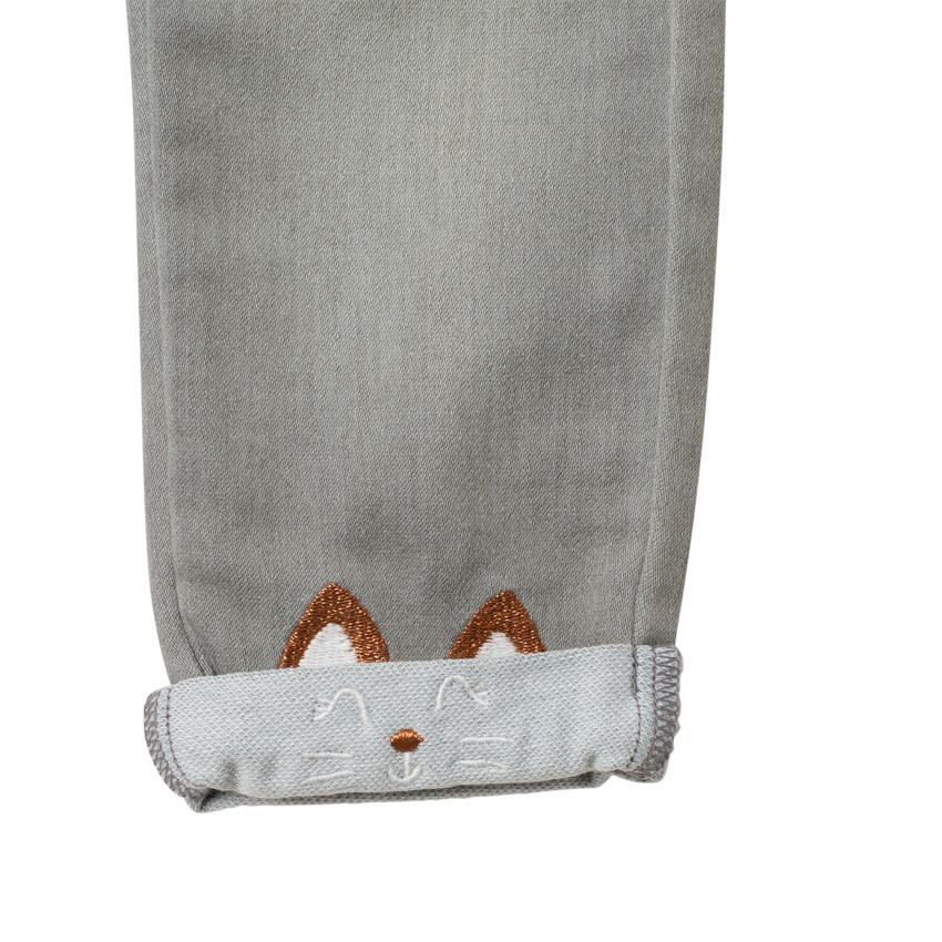 Jean effet used à chats brodés et poches 