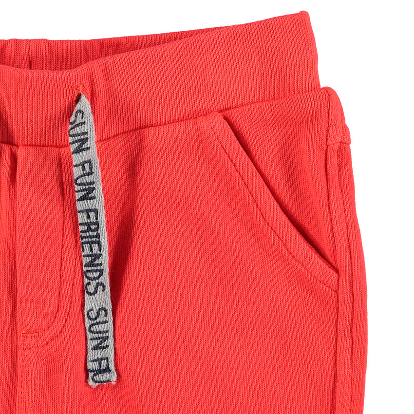 Bermudas de felpa lisa con cordones estampados 