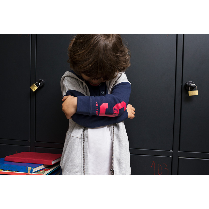 Chaqueta de felpa con capucha y textos estampados 