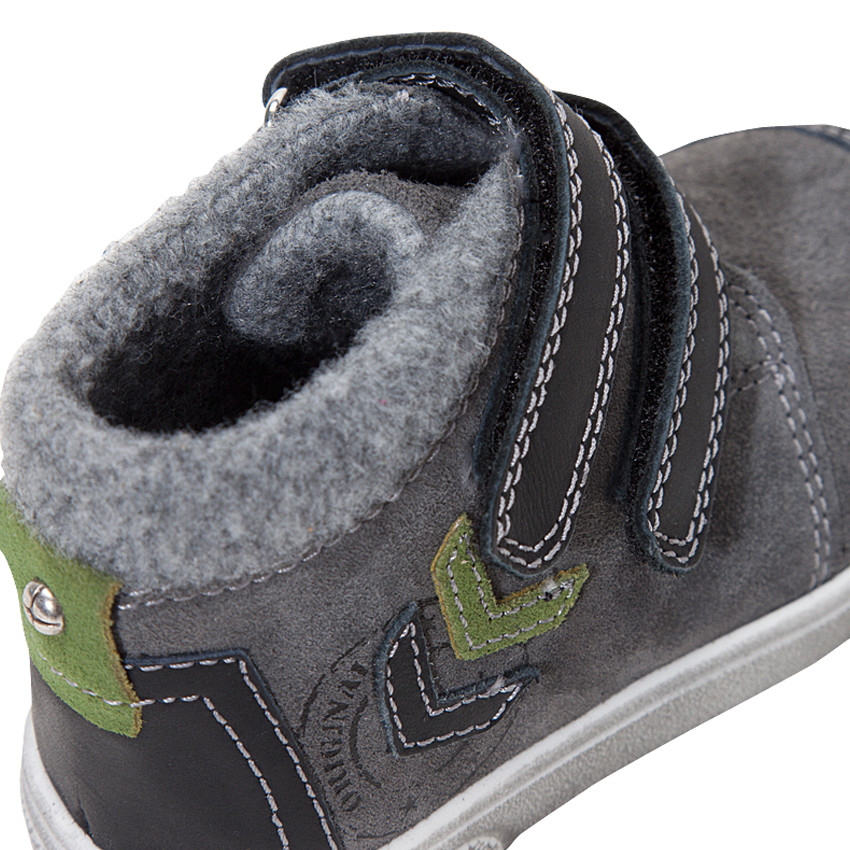 Botines de ante con velcros 