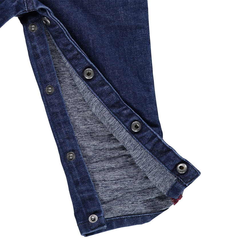 Peto de denim efecto usado con detalles con bolsillos 