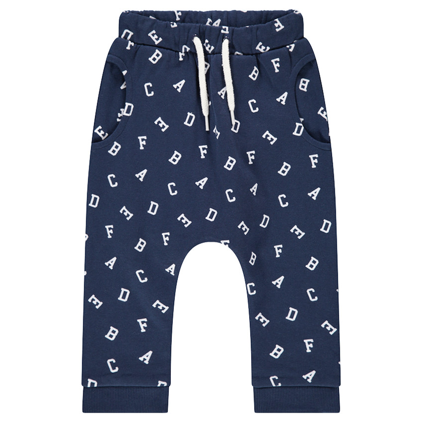 Pantalón de chándal de felpa con forma de sarouel y letras all-over 