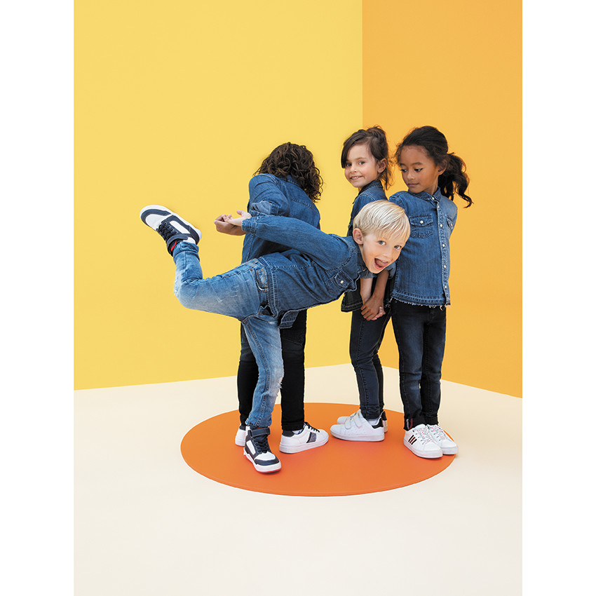 Camisa de manga larga vaquera desgastada con bolsillos con botones a presión 