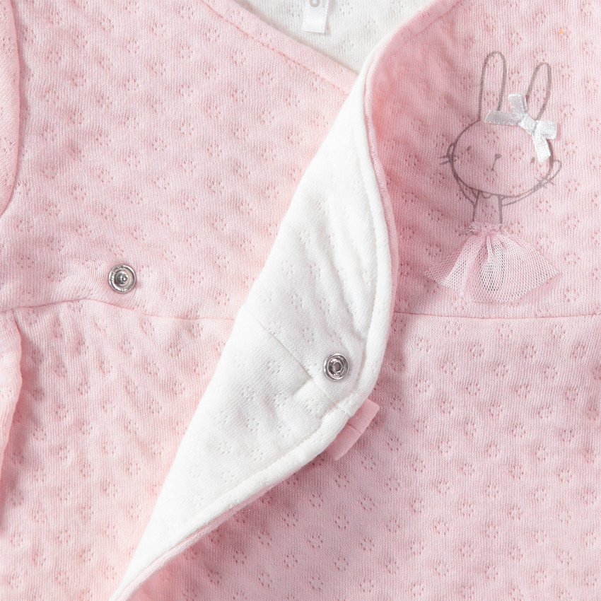 Chaqueta rosa con microlunares all over y conejo de tutú estampado  Additional Chaqueta rosa con microlunares all over y conejo de tutú estampado