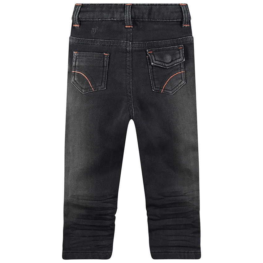 Vaqueros con efecto desgastado y pespuntes que contrastan 