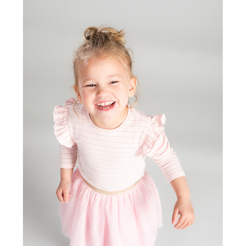 Camiseta de manga larga de punto con finas rayas doradas 