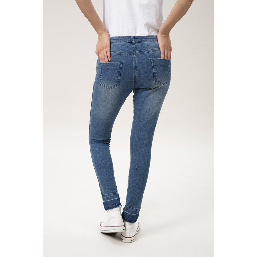 Vaqueros de premamá slim con efecto desgastado y bandas estampadas en aplicación 