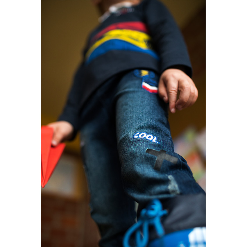 Vaqueros efecto gastado Disney/Pixar® con parches cosidos de Cars 