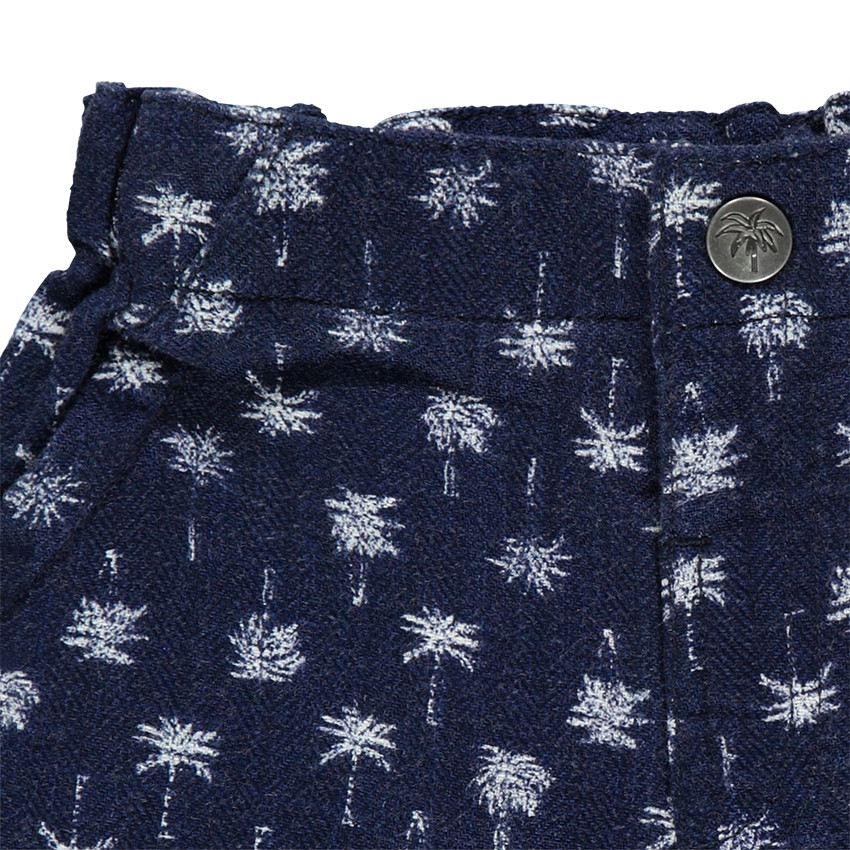 Bermudas de tela con palmeras estampadas all over. 