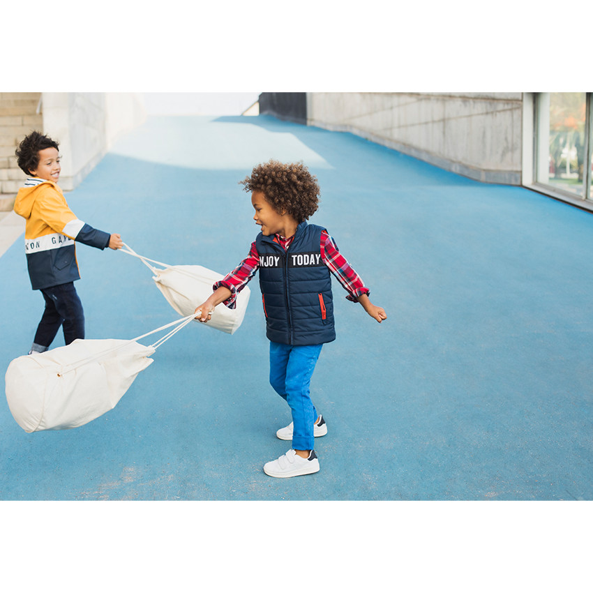 Camisa de manga larga roja con cuadros grandes y bolsillos 