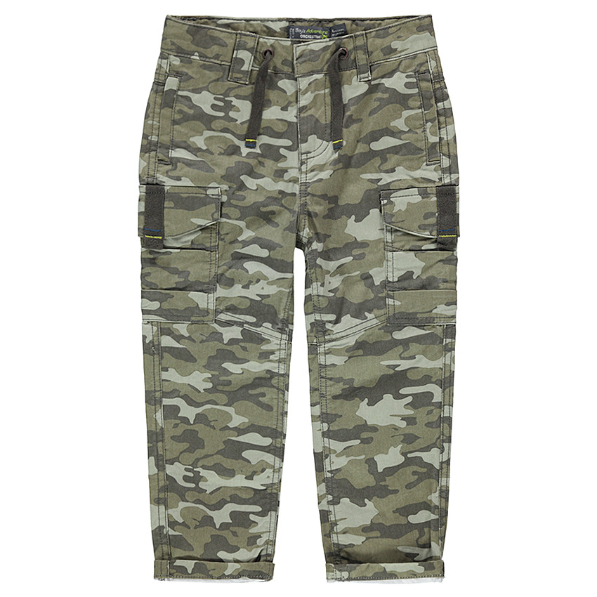 Pantalón de estilo cargo con bolsillos y motivo militar all-over 