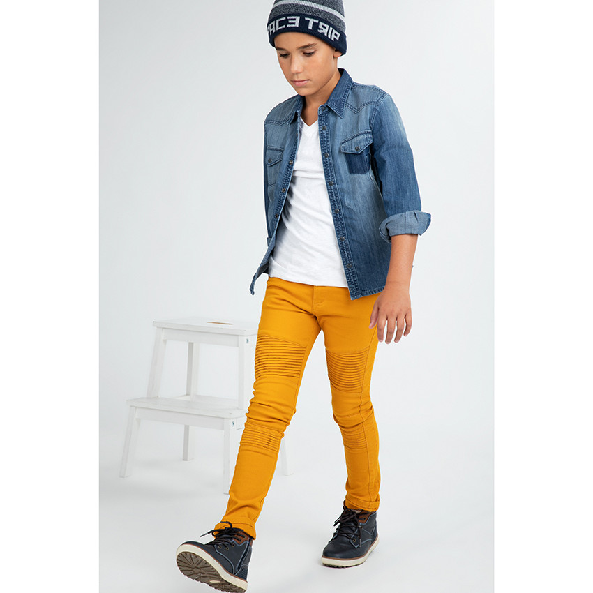 Júnior - Pantalón de sarga teñida con juego de pliegues y pespuntes 
