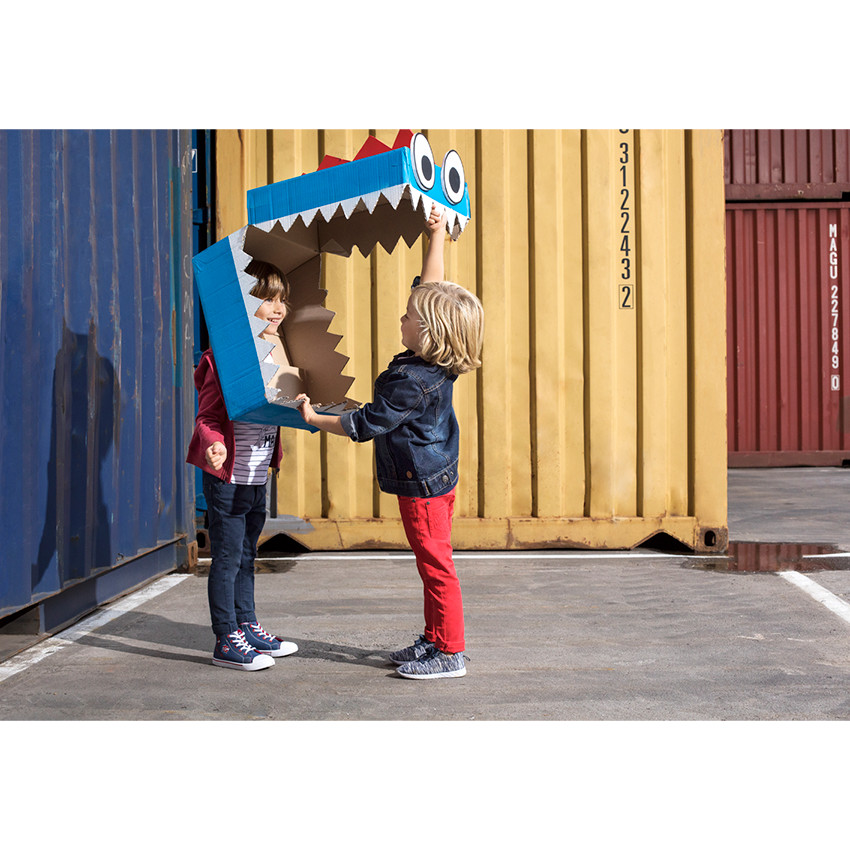 Chaqueta vaquera desgastada con bolsillo con botones a presión 