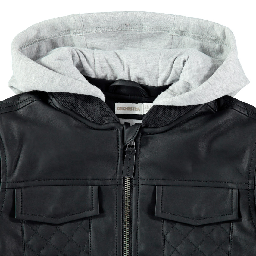 Cazadora de cuero de imitación con cruces y capucha de punto 