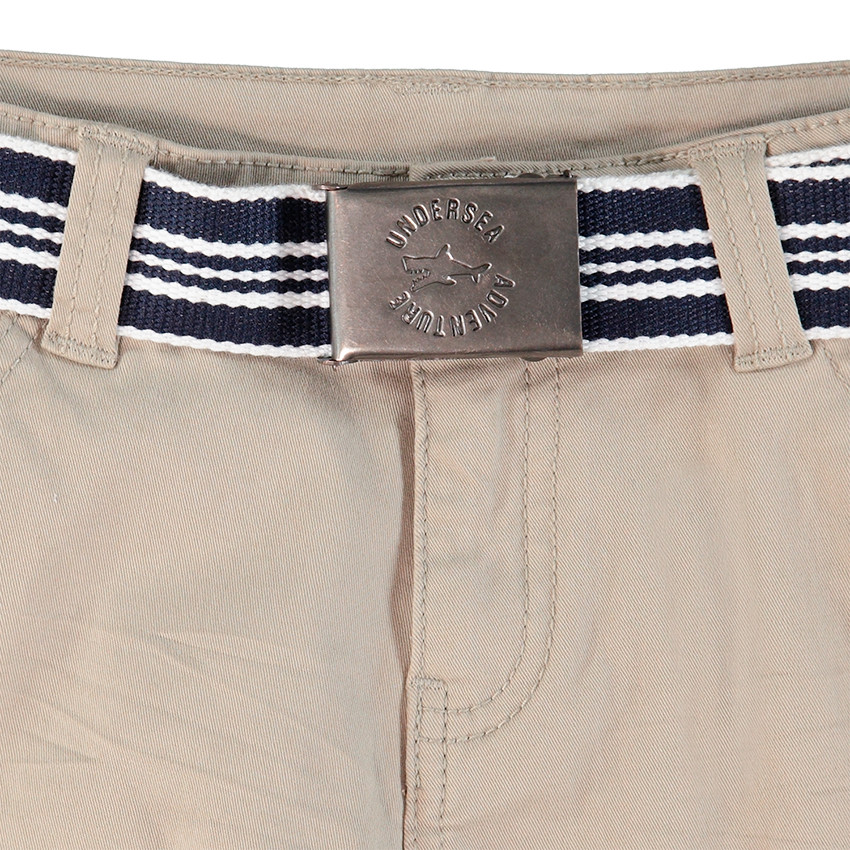 Pantalón de sarga con cinturón extraíble y detalles bordados 