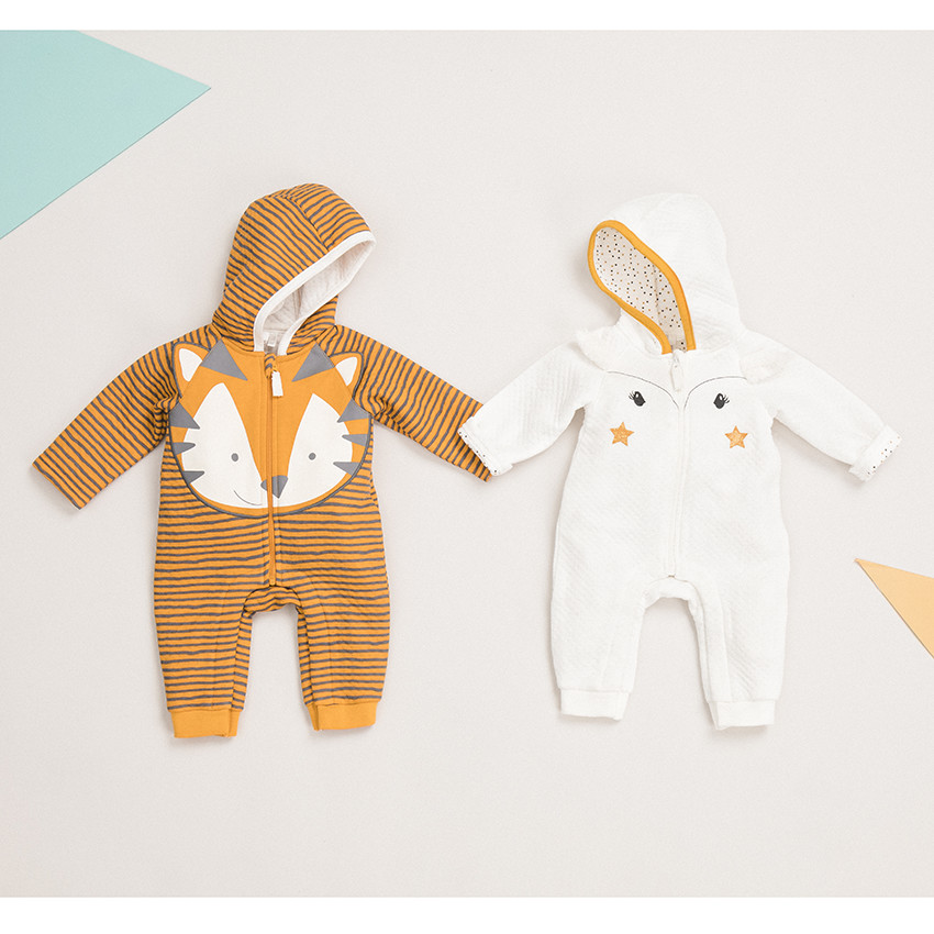 Mono largo con capucha de pelo falso 