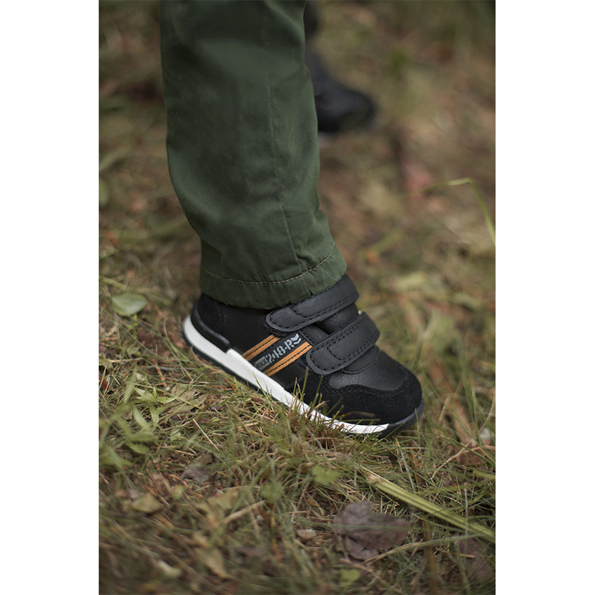 Zapatillas deportivas bajas con velcros y franjas en contraste 