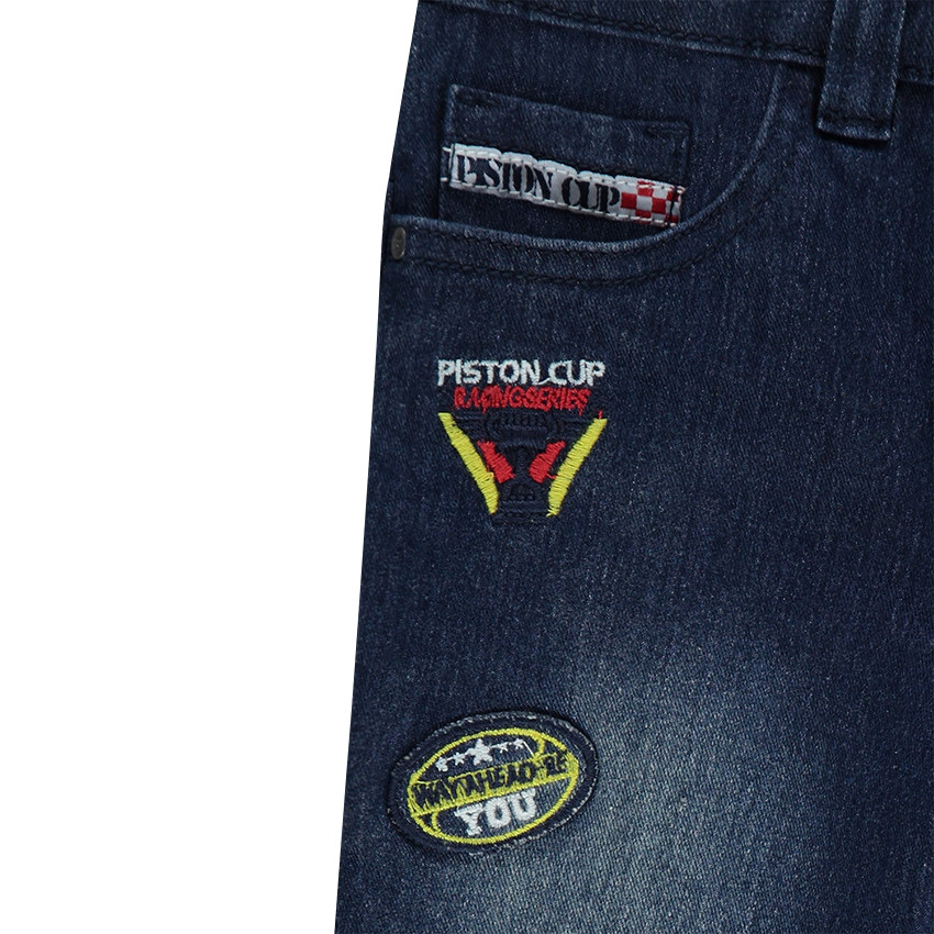 Vaqueros efecto gastado Disney/Pixar® con parches cosidos de Cars 