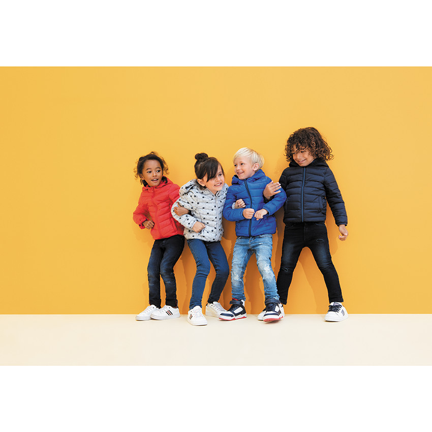 Baskets basses à  bandes contrastées et lacets 