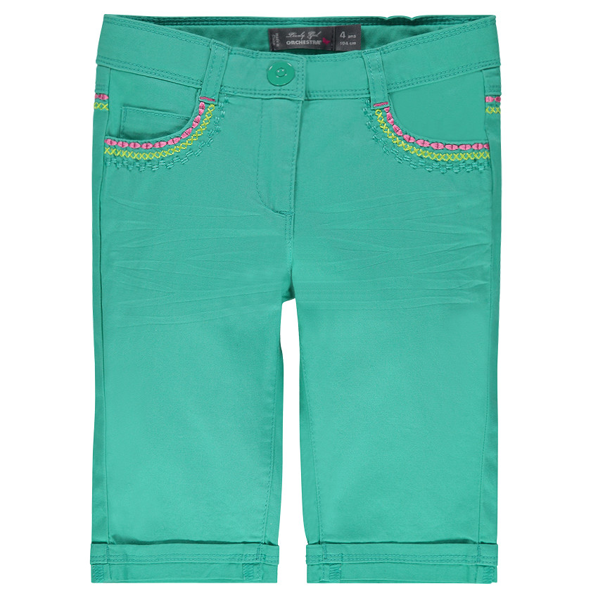 Pantalón pirata de sarga lisa con bordados 