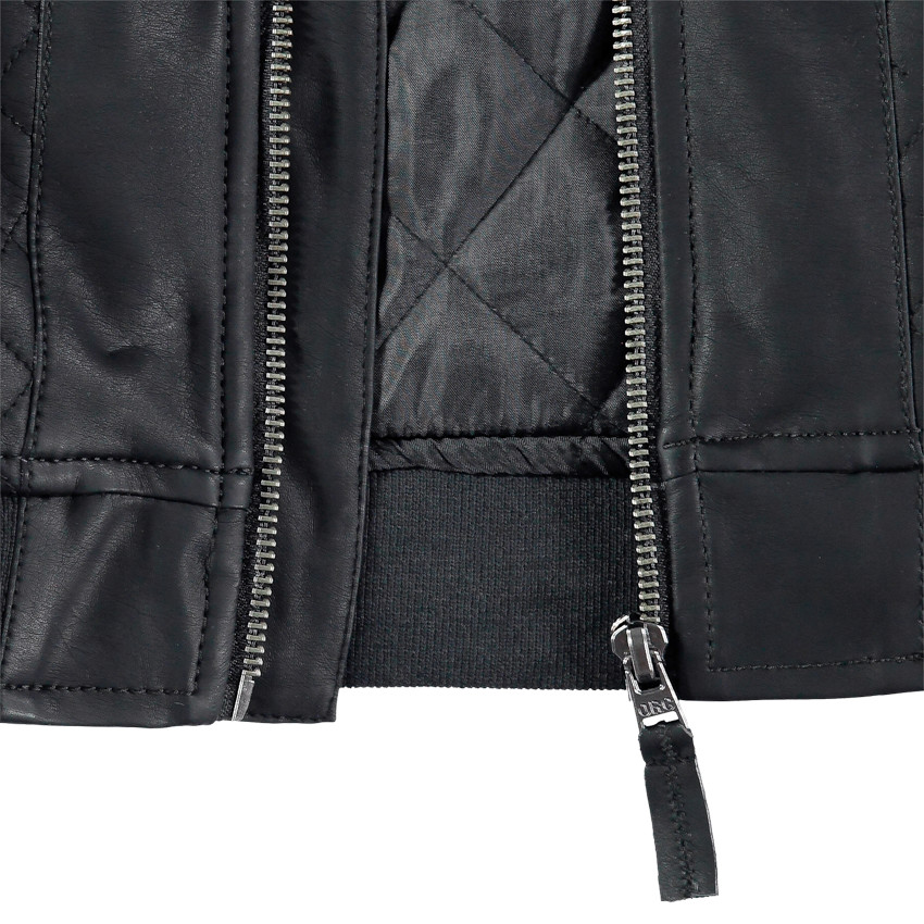 Cazadora de cuero de imitación con cruces y capucha de punto 