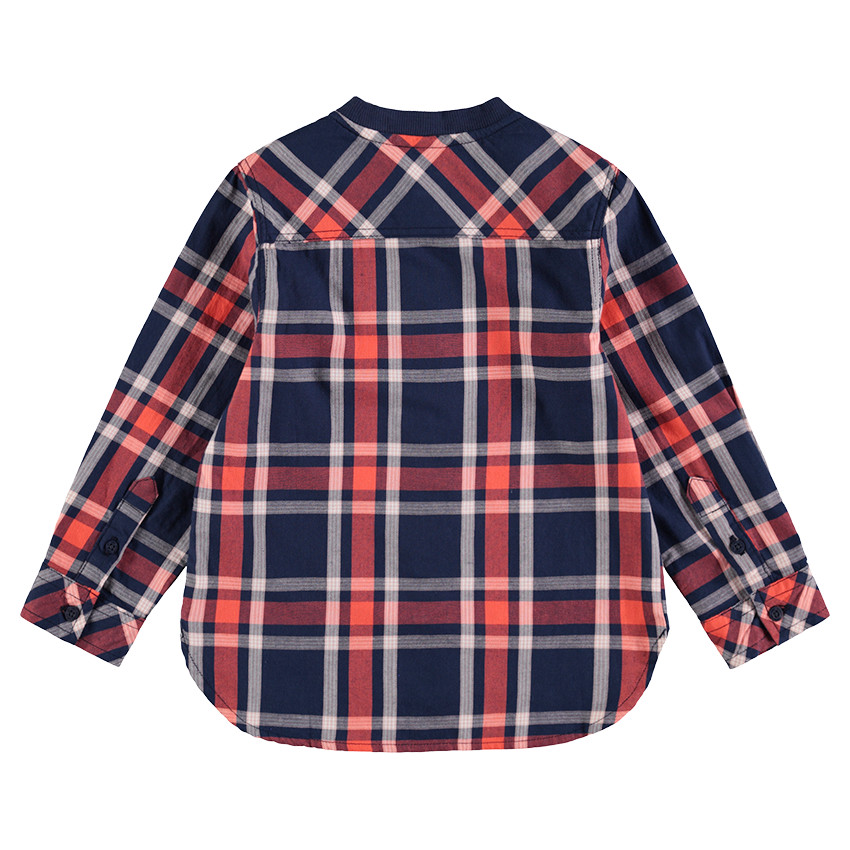 Camisa de amplios cuadros que contrastan y cuello de estilo teddy 