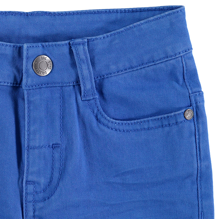 Pantalón con efecto arrugado y bolsillos con inscripción de relieve 