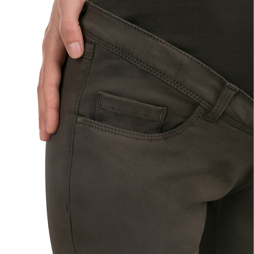 Pantalón premamá de sarga con corte slim y bolsillos 