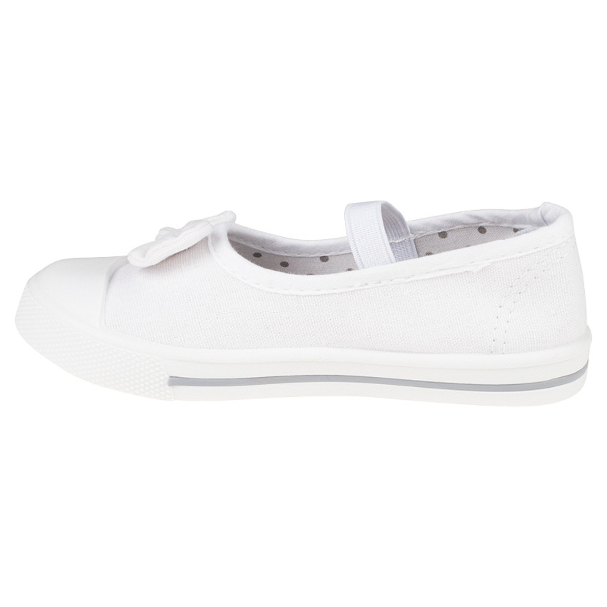 Zapatos merceditas con sujeción mediante elástico de tela con lazos 