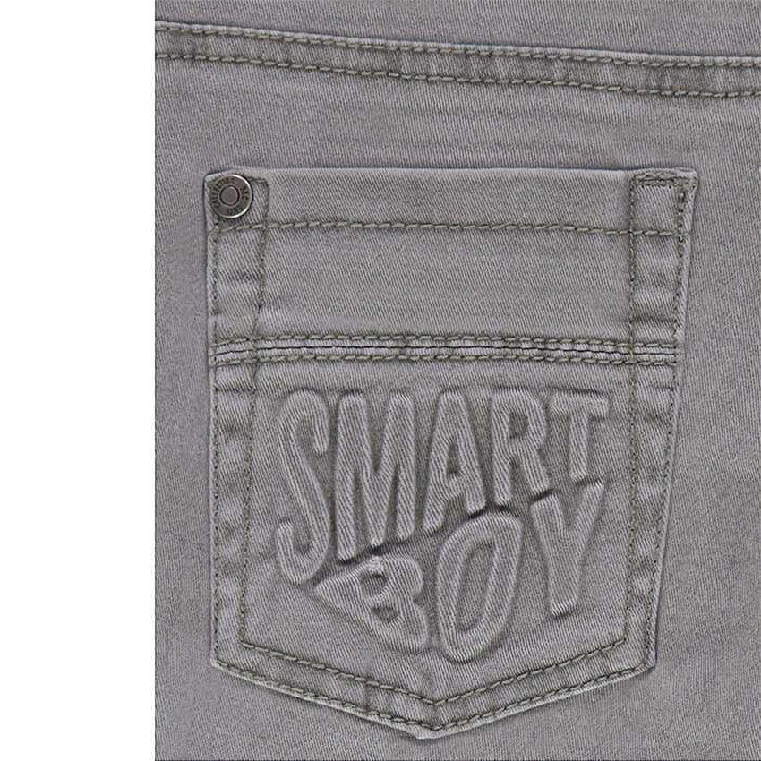 Pantalón con efecto arrugado y bolsillos con inscripción de relieve 