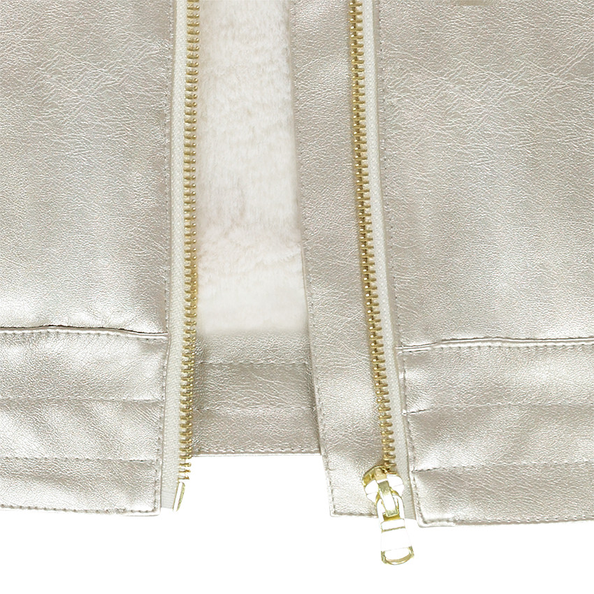 Chaqueta de piel de imitación con efecto nacarado  Additional Chaqueta de piel de imitación con efecto nacarado