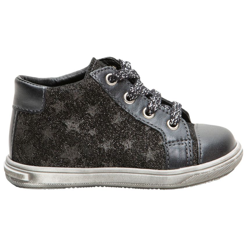 Botines de cuero brillante con estrellas all over  Additional Botines de cuero brillante con estrellas all over