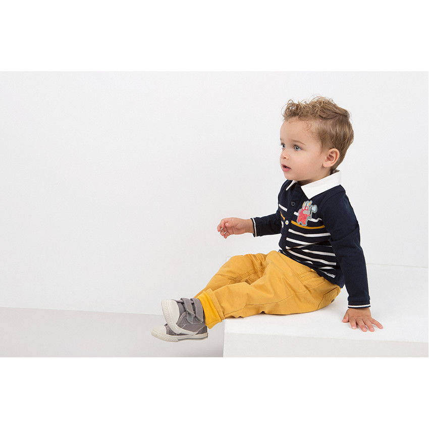 Pantalón de sarga ceñido con forro de punto y bolsillos con cremallera 